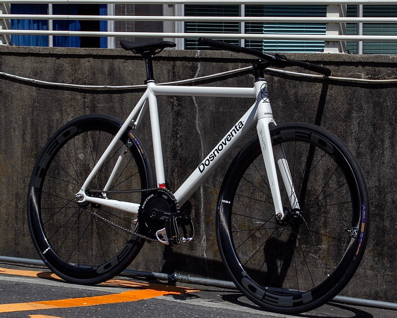 街中を快適に疾走するために、DOSNOVENTA LA 