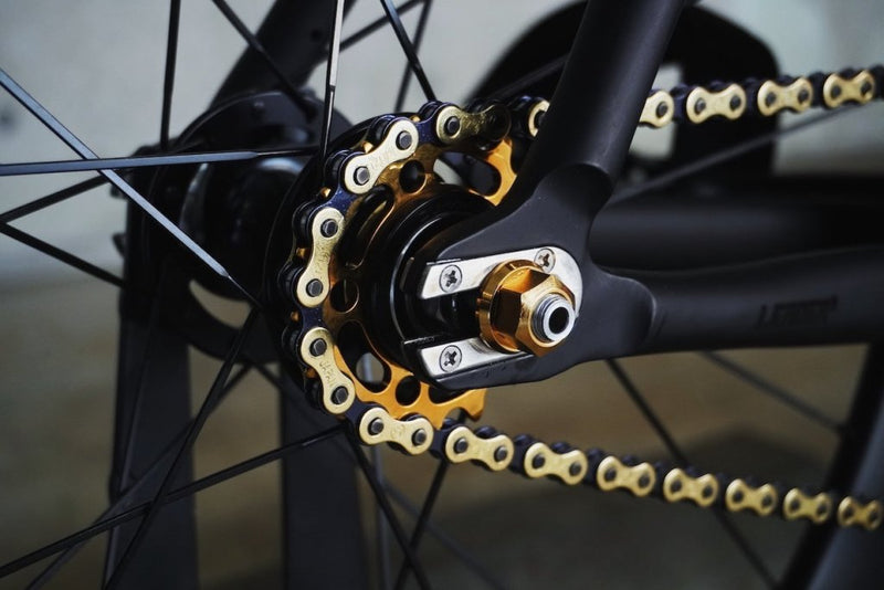 窒化チタンの反射スペクトルは金（Au）と類似しているのだよ。