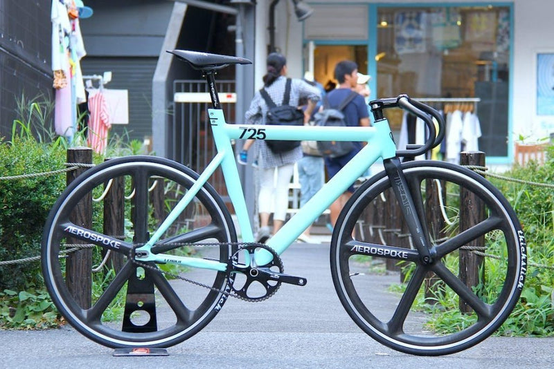 LEADER BIKE 725 SEAFORM GREEN x AEROSPOKE