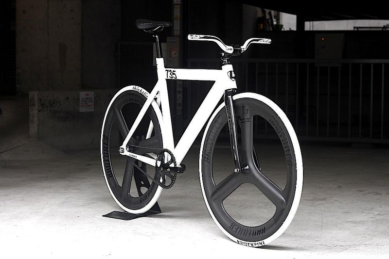 LEADER BIKES × CBNC.