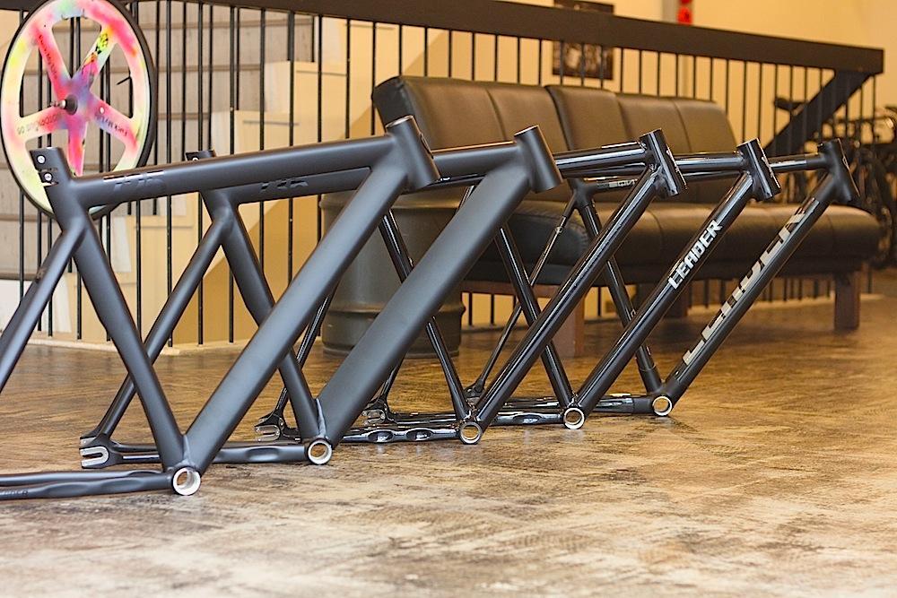 フレームの重量の違い！！” | ブローチャーズ - BROTURES ONLINE STORE