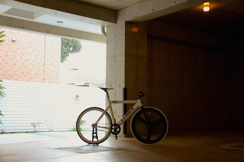 735TR LIGHT & DARKNESS