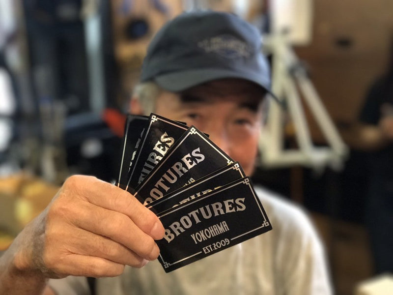 BROTURESデカール、ご来店者全員に無料配布しています。
