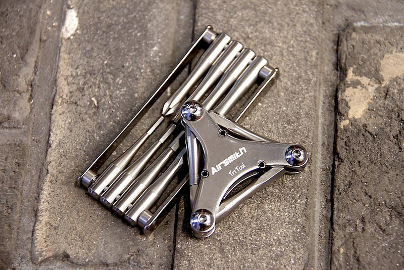 携帯工具にこだわりを「AIRSMITH」「MEQIX」