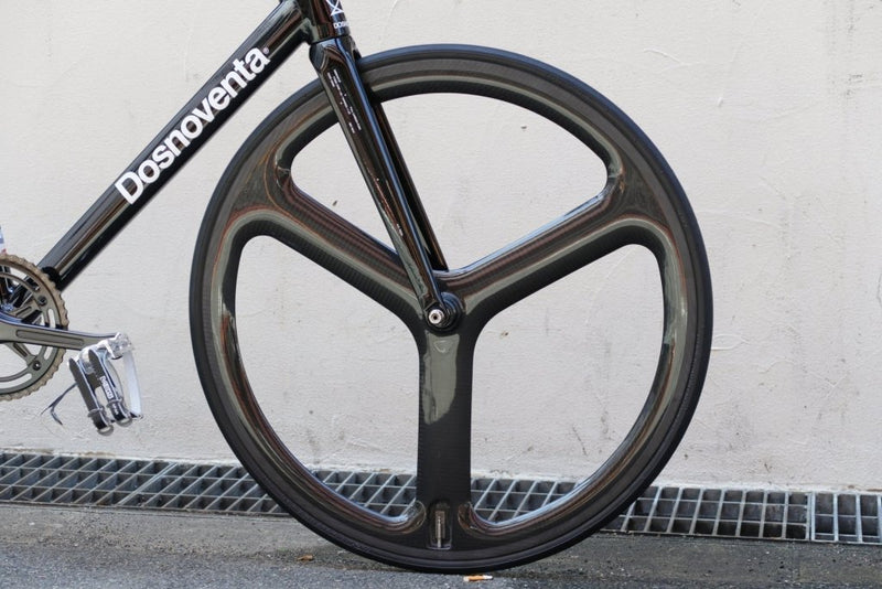 モノトーンスタイルはシックに決まる