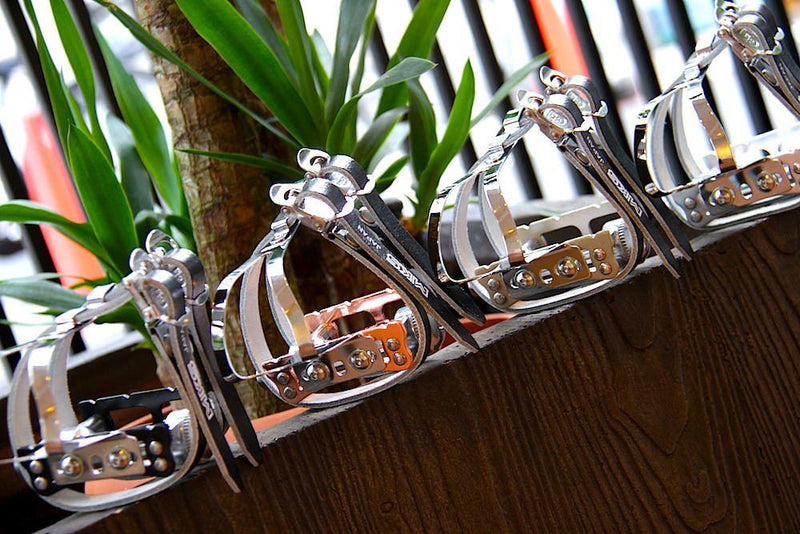 伝統的なピストペダルのセットアップ「PEDAL & TOE CLIP & STRAP」