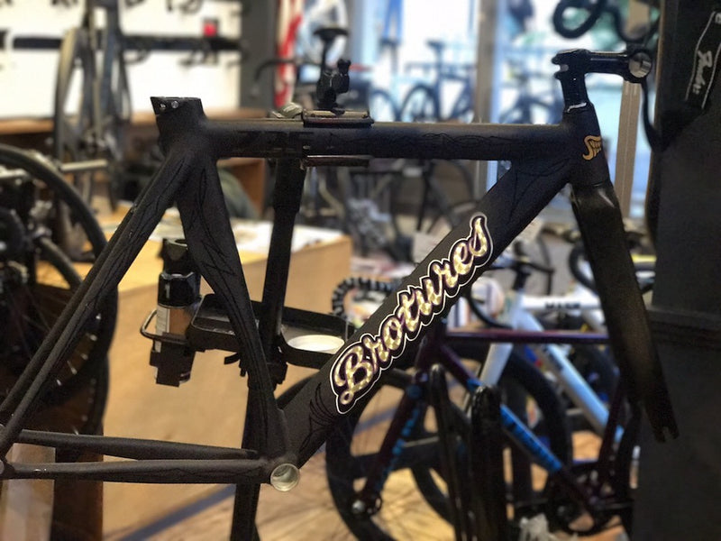 限定一台のLEADER BIKES 735TRがピットイン。
