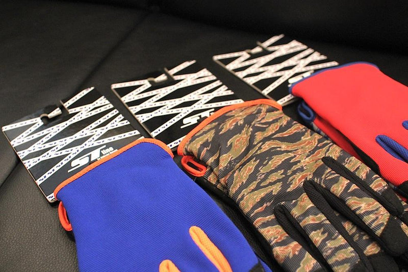 ST-Line Gloves 入荷！