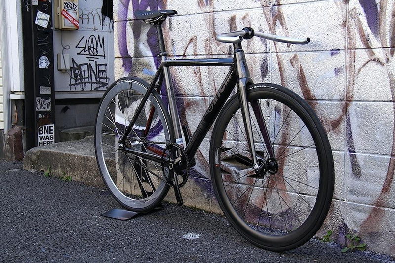 cinelli x MASH paralax　Black or White