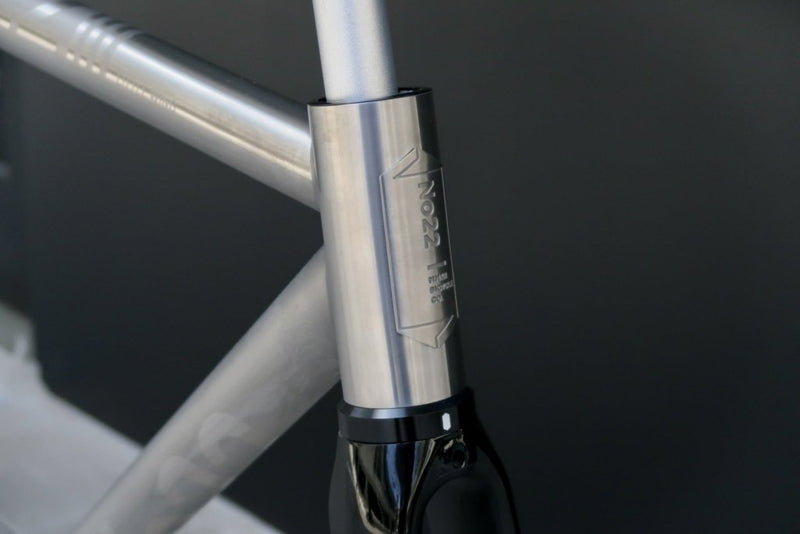 至極のチタンフレーム。一生モノとしていかがですか？