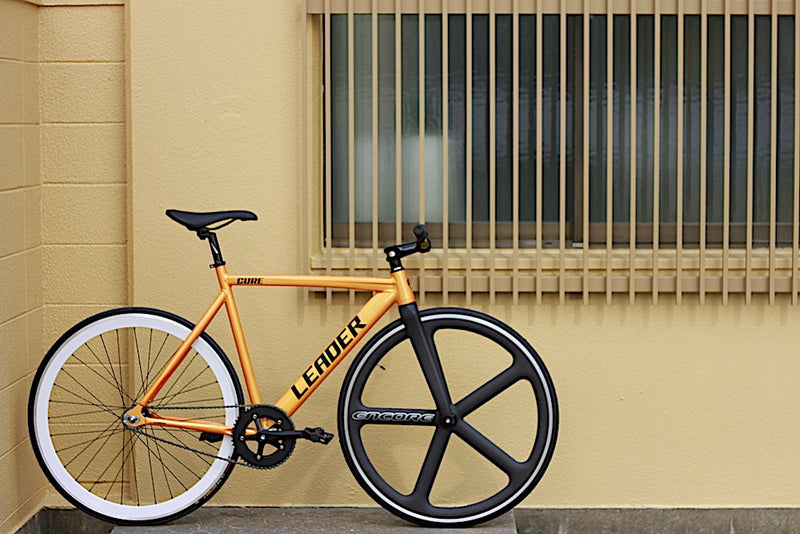 LIMITED COLORを早速カスタム。LEADER BIKES CURE