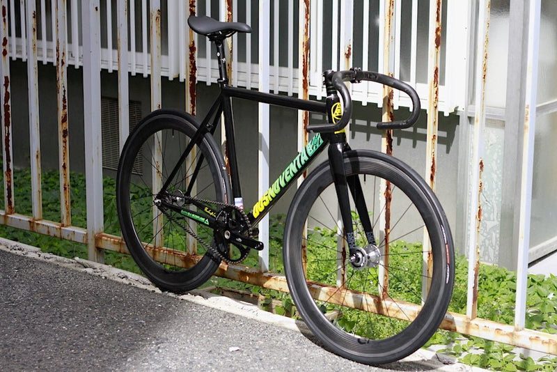 DOSNOVNETA LAの新色をカーボンパーツでカスタム。