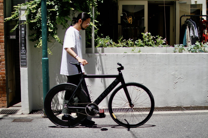 アンバランスなかっこよさ。LEADER 735