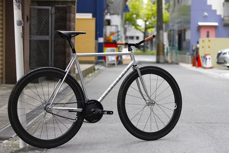 ”DOSNOVENTA BARCELONA” スチールフレームの少し難しいお話。