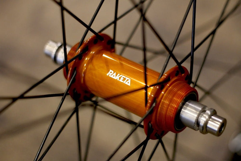 やはりカラーアルマイトは心惹かれる。