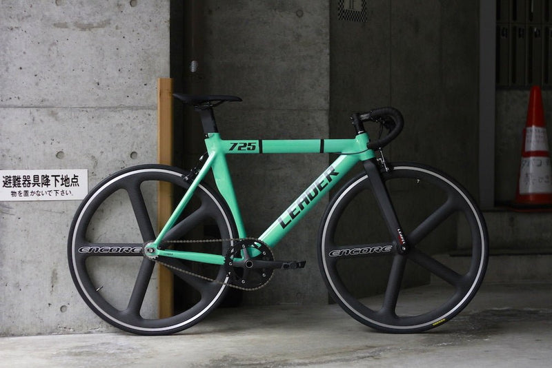 このカラーは予約必須!?LEADER BIKES 725TR
