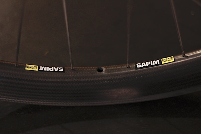 特注リムで手組みホイールを。