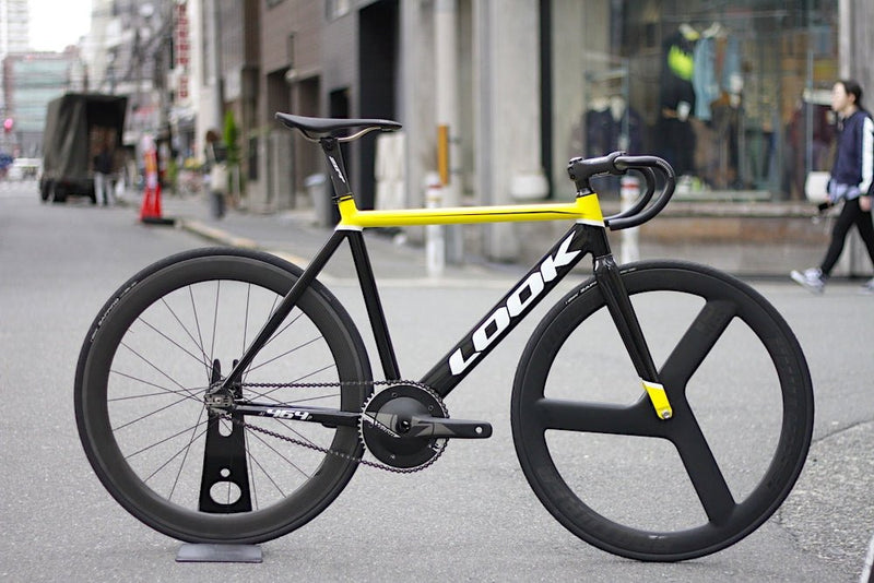 案の定、早速組みますよね〜。LOOK AL464P