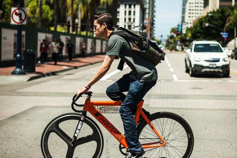 ”PIST BIKE TRICK!!!! What FGFS？？？”