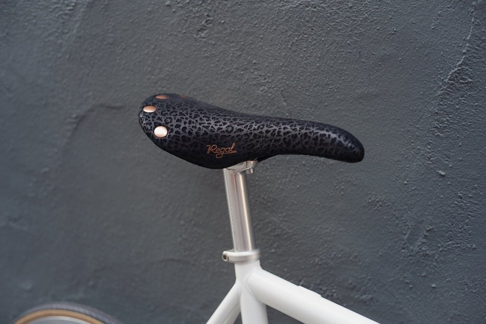 サドル（ピスト用） NKS02375-2495668.jpg?v=1759571940