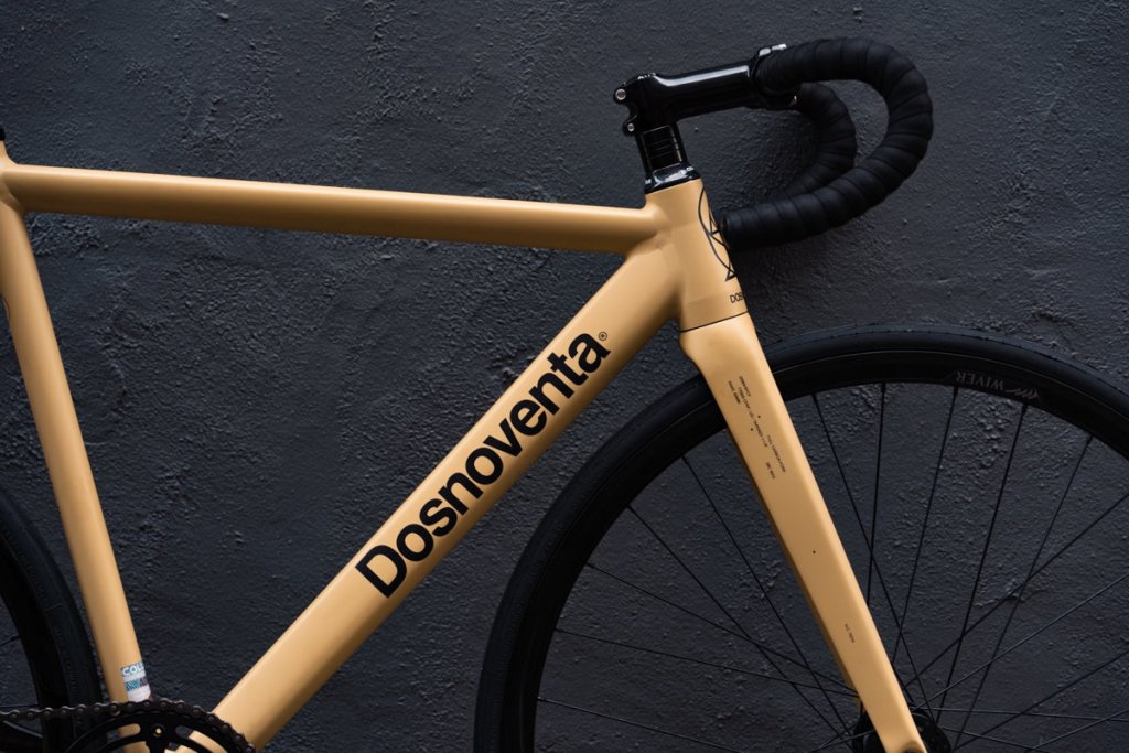 dosnoventa ポスター　ピスト　MASH 初ピストのためのDOSNOVENTA。 | ブローチャーズ - BROTURES