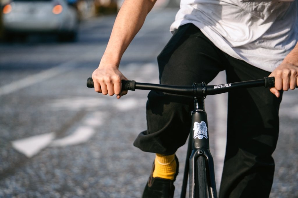 激レア❗️ GODANDFAMOUS ENGINE11ライザーバー ピスト ストリートに、アメリカンに。 | ブローチャーズ - BROTURES