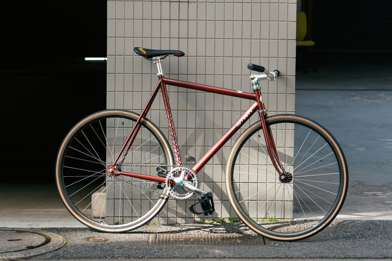 ピストバイクもファッションも”差し色”がポイント！！