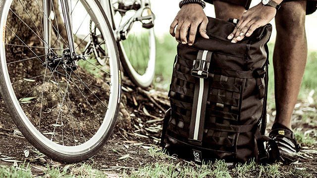 ピストバイクに乗るなら、バックも本物のこだわりを。