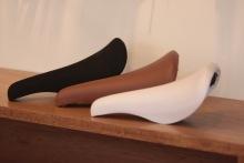 LEADERBIKE COSMICサドル全色入荷してます