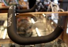 EASTON DELTAFORCE&DEDA クロノネロ　ブルホーン入荷。