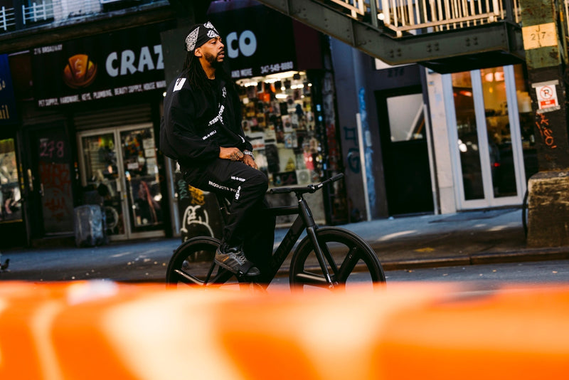 ピストバイクとは？——最小限の機能がもたらす、最大限の自由。