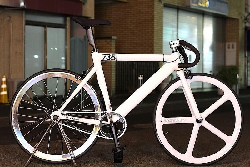 Macaframa Kia Karimi, Dirt