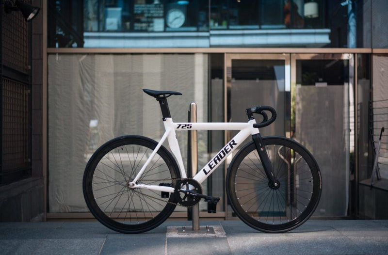 桜を見ながら乗りだしましょう。