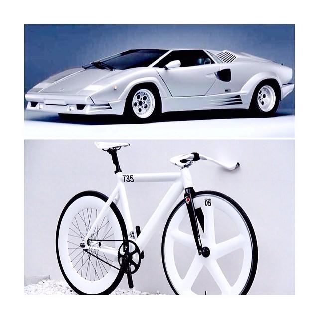 It was inspired by the Real 25th Anniversary Lamborghini Countach！