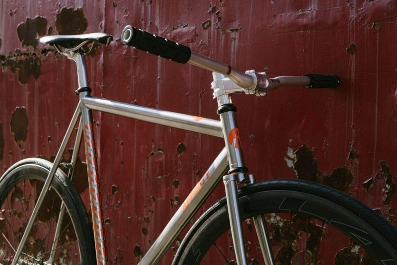 昼間に乗り回したい、そんな自転車。