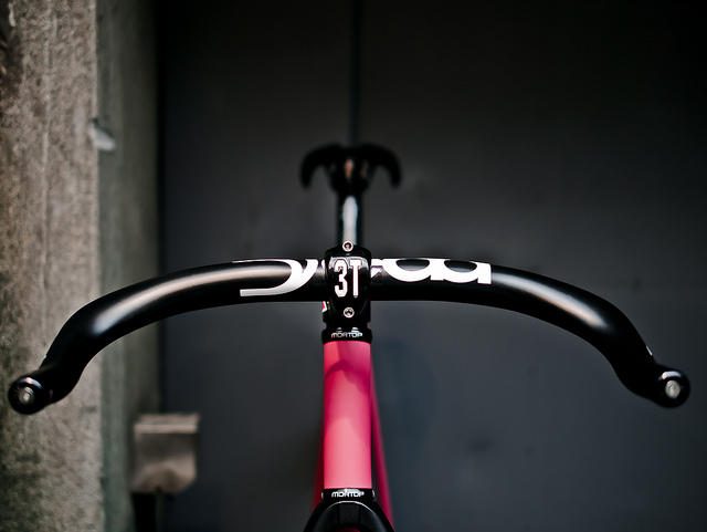 DEDA HANDLES IN THA STOCK'S