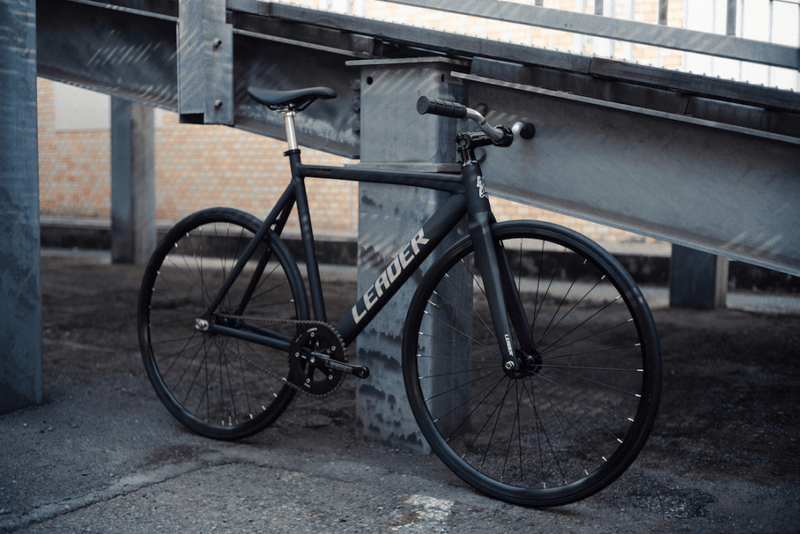 LEADER BIKE cure ピストバイク 黒 キャリア付き LEADER BIKE LEADER BIKE cure ピストバイク 黒 キャリア付き LEADER BIKE