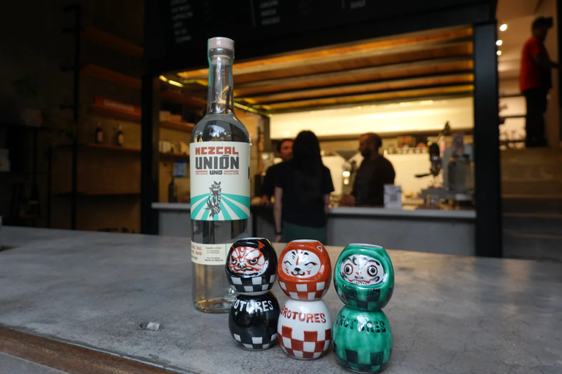 BROTURES DARUMA SHOT GLASS