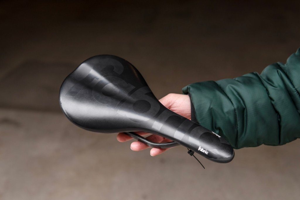 fabric Scoop Pro Team Flat カーボンレールサドル Fabric Scoop Flat Pro Team - Carbon Rail