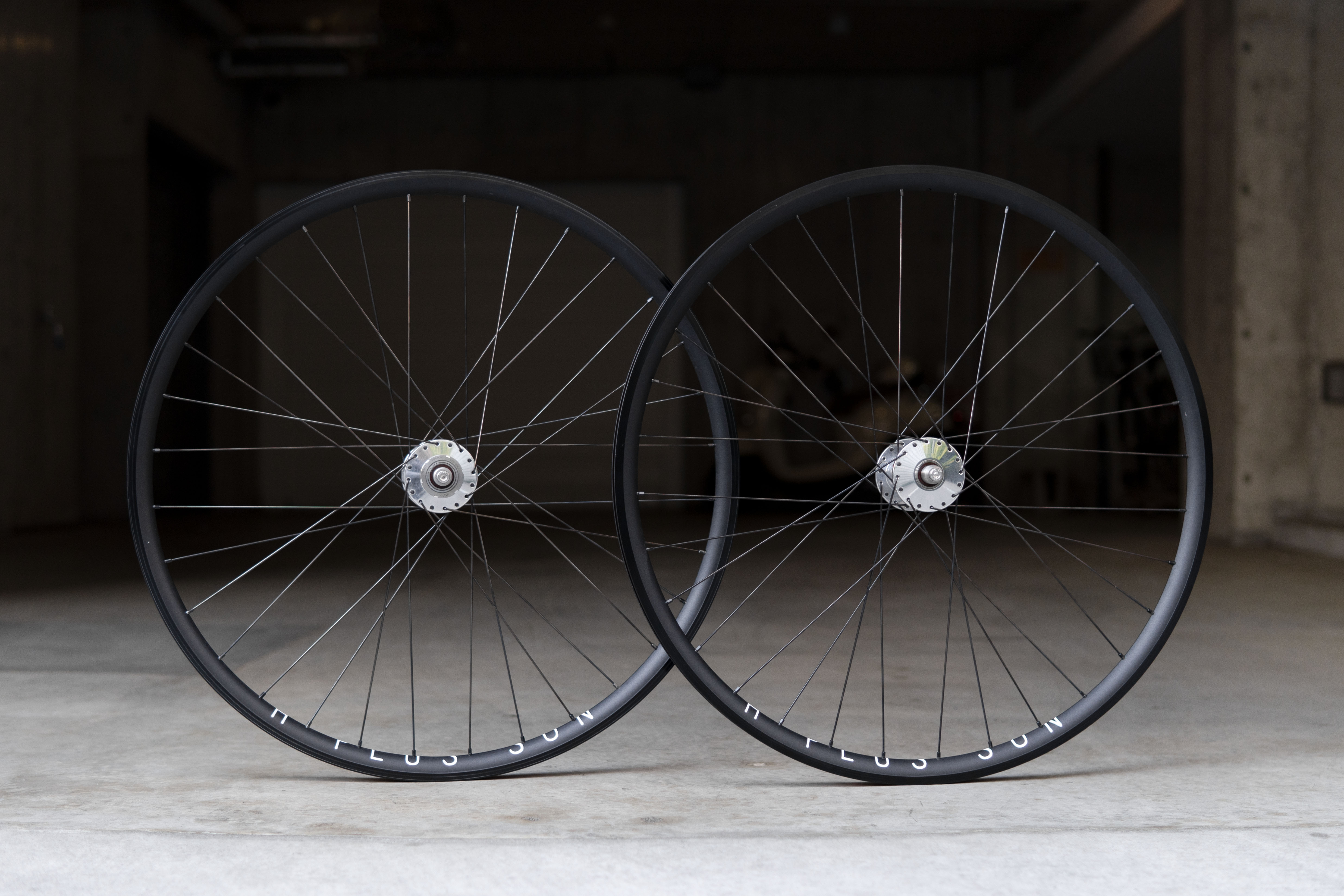 H PLUS SON AT-25 × BROTURES TRACK HUB 【公式通販】