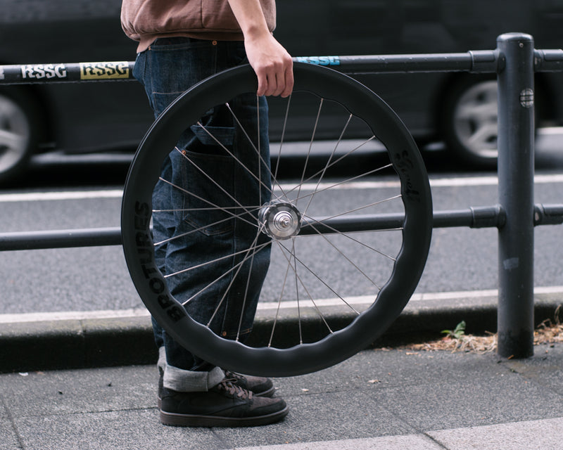 BROTURES SWELL 5560  x TRIPLE THREAT HUB