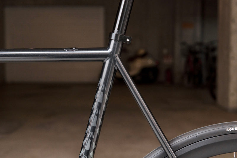 AFFINITY CYCLES METROPOLITAN (FILM GRAIN BLACK / L)【USED】