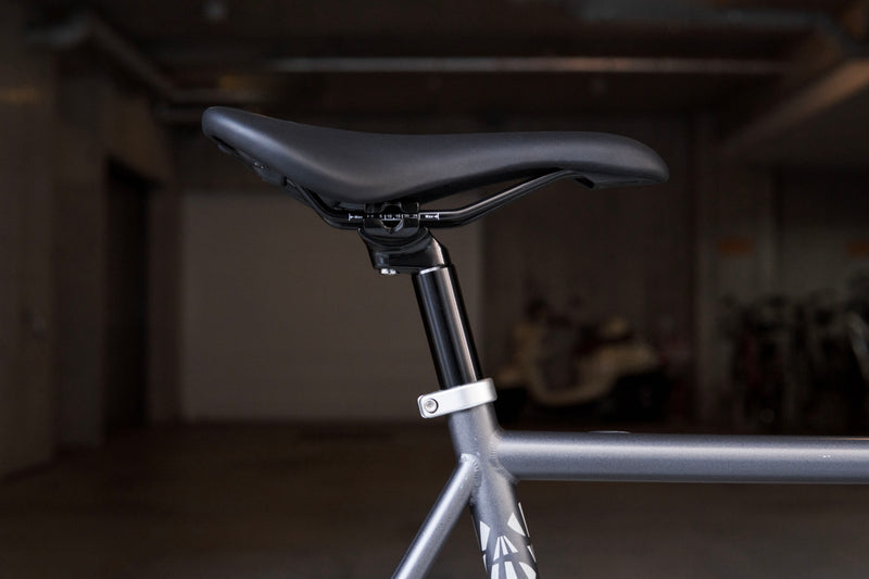 AFFINITY CYCLES METROPOLITAN (FILM GRAIN / C-C540mm / Msize)【USED】