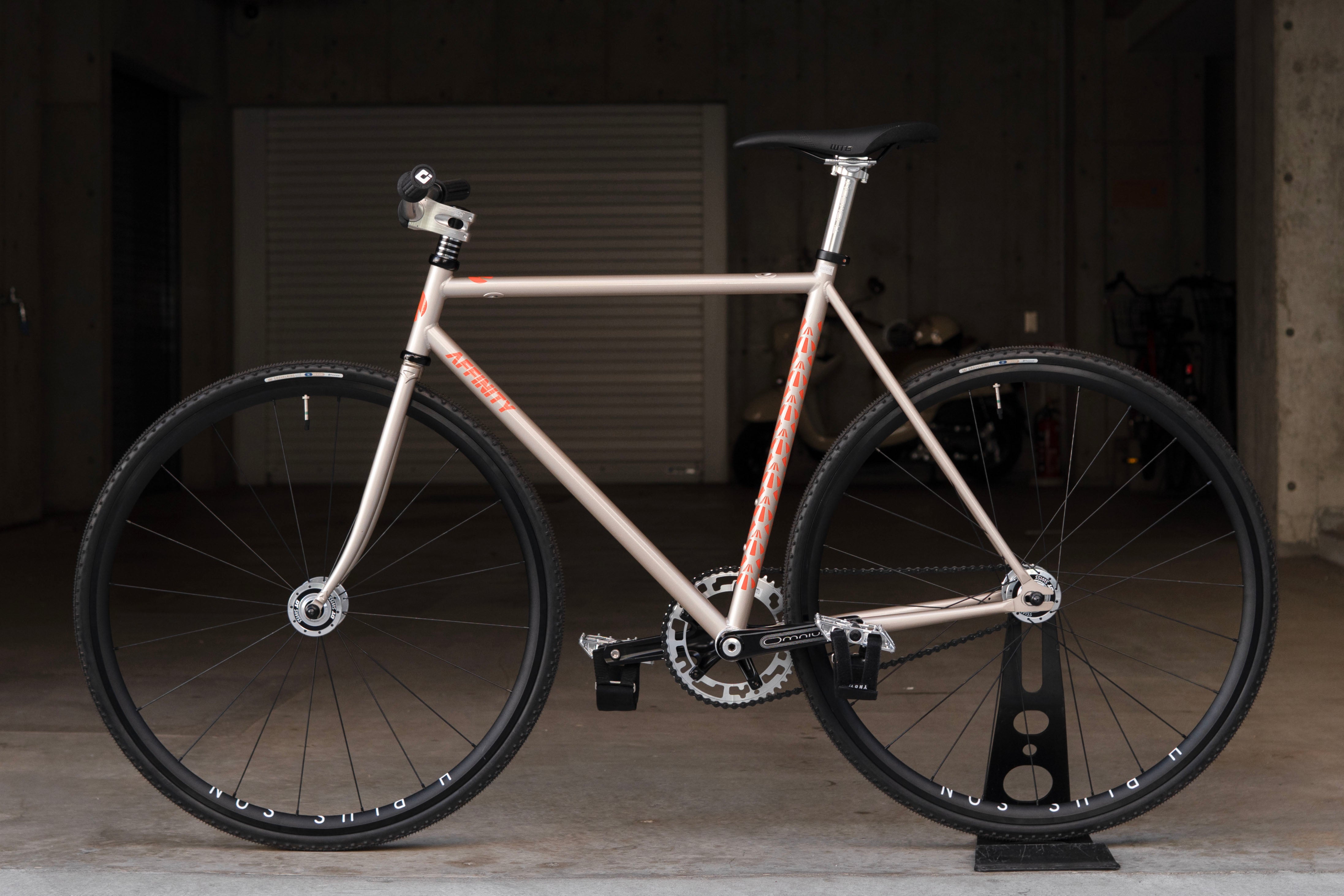 AFFINITY CYCLES METROPOLITAN (Champagne Gold / C-C 510mm / S size