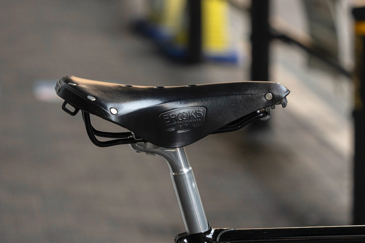 BROOKS B17
