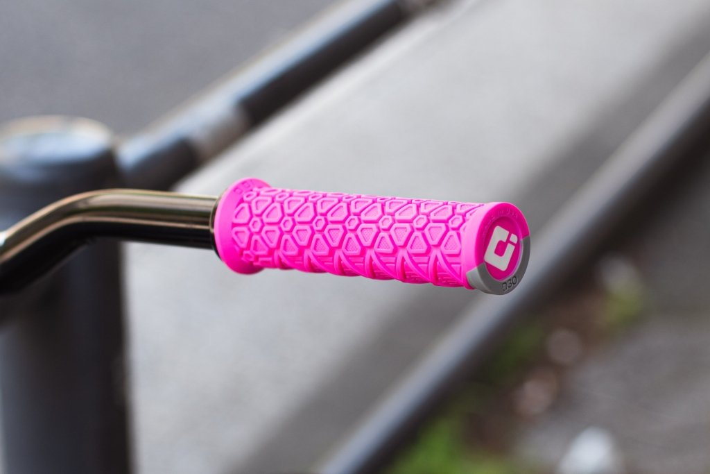 Vanquish 2500HGS drt ハンドル付き。 ODI VANQUISH V2.1 LOCK-ON Grip