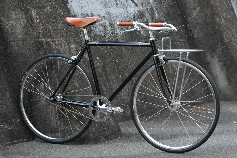BROOKS B17