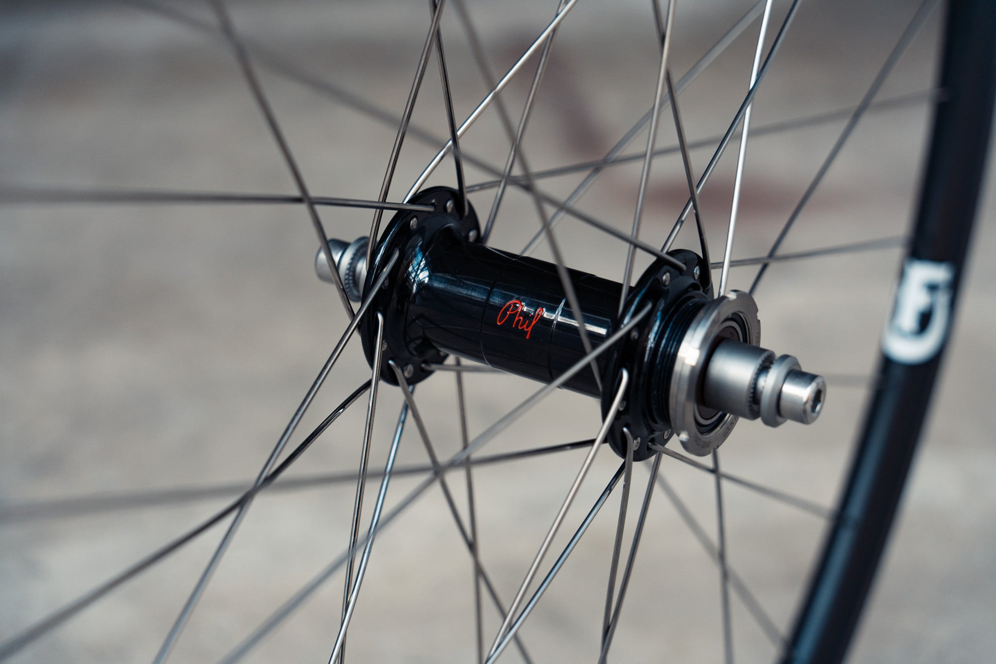 BROTURES F25 x Philwood Low Flange Track Hub
