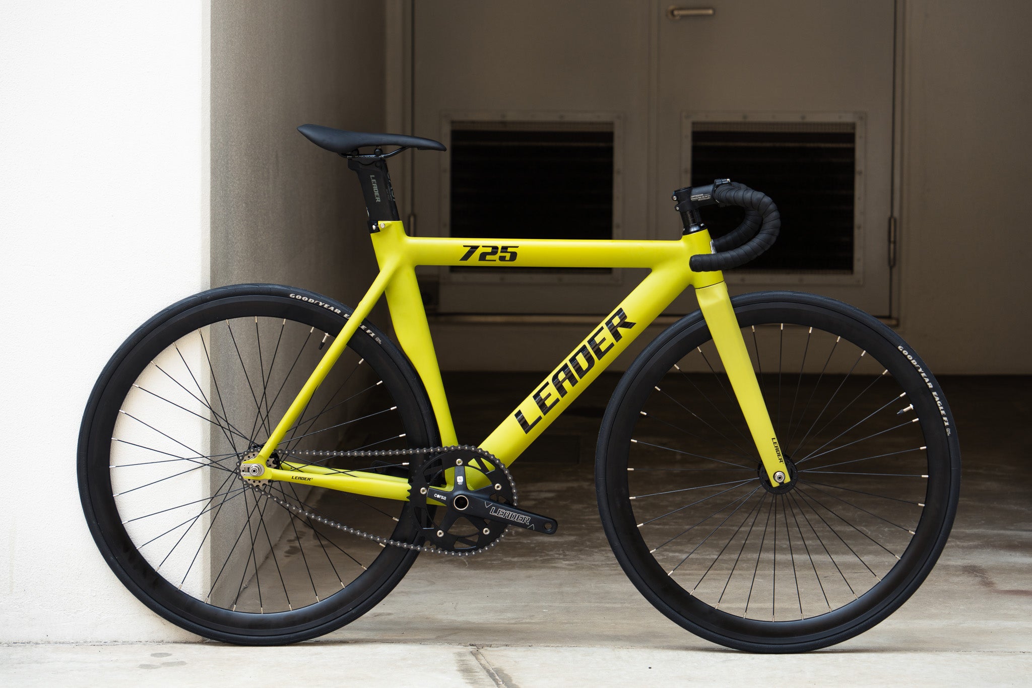 LEADER 725 TR Mサイズ LEADER 725TR Complete Bike