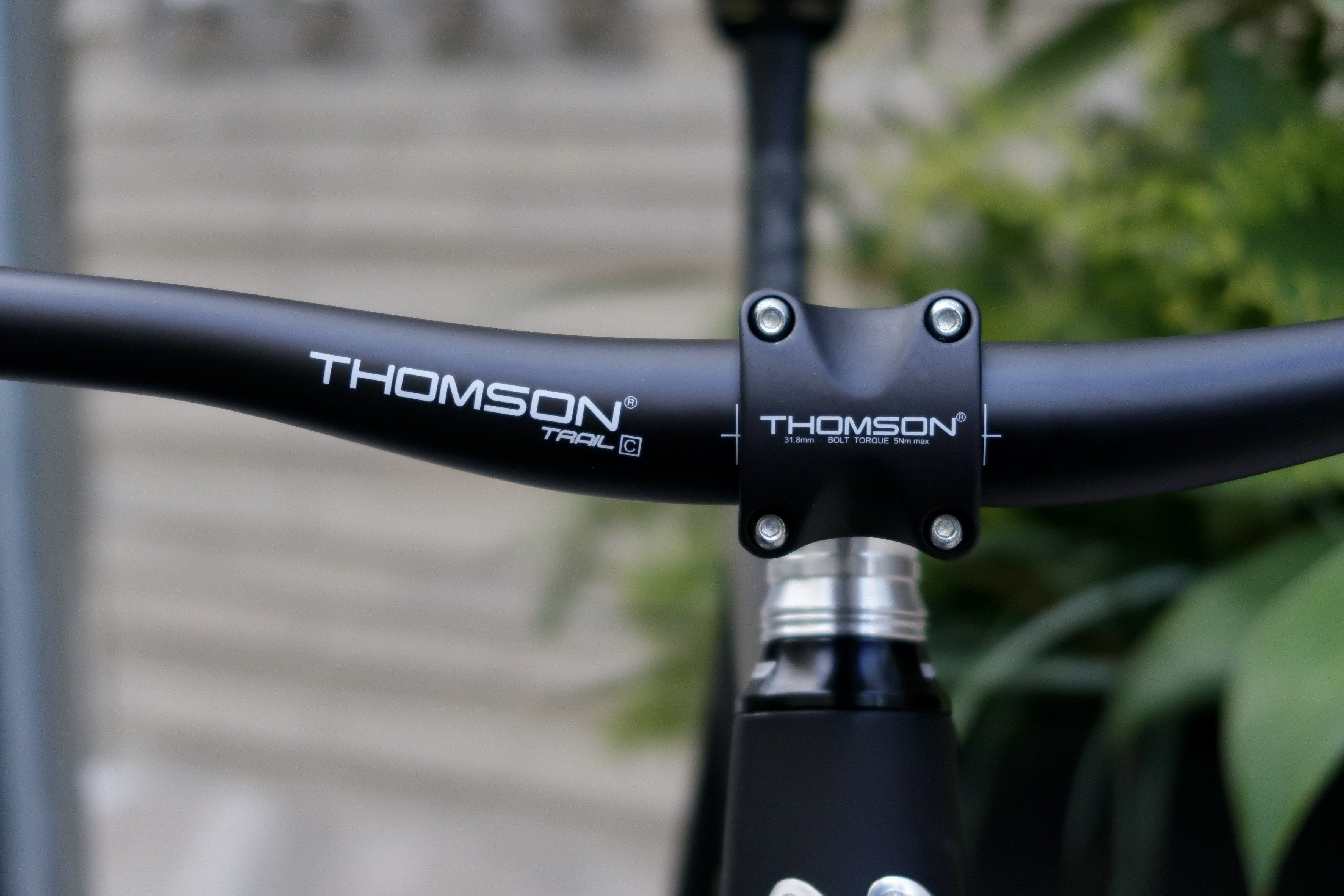 THOMSON TRAIL-C カーボン ライザーバー 630*31.8-